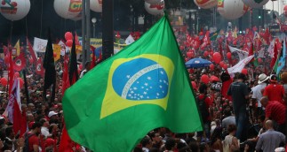 Neste 1º de maio o SINDPD-PR homenageia todos os Trabalhadores e Trabalhadoras Neste 1º de maio o SINDPD-PR homenageia todos os Trabalhadores e Trabalhadoras